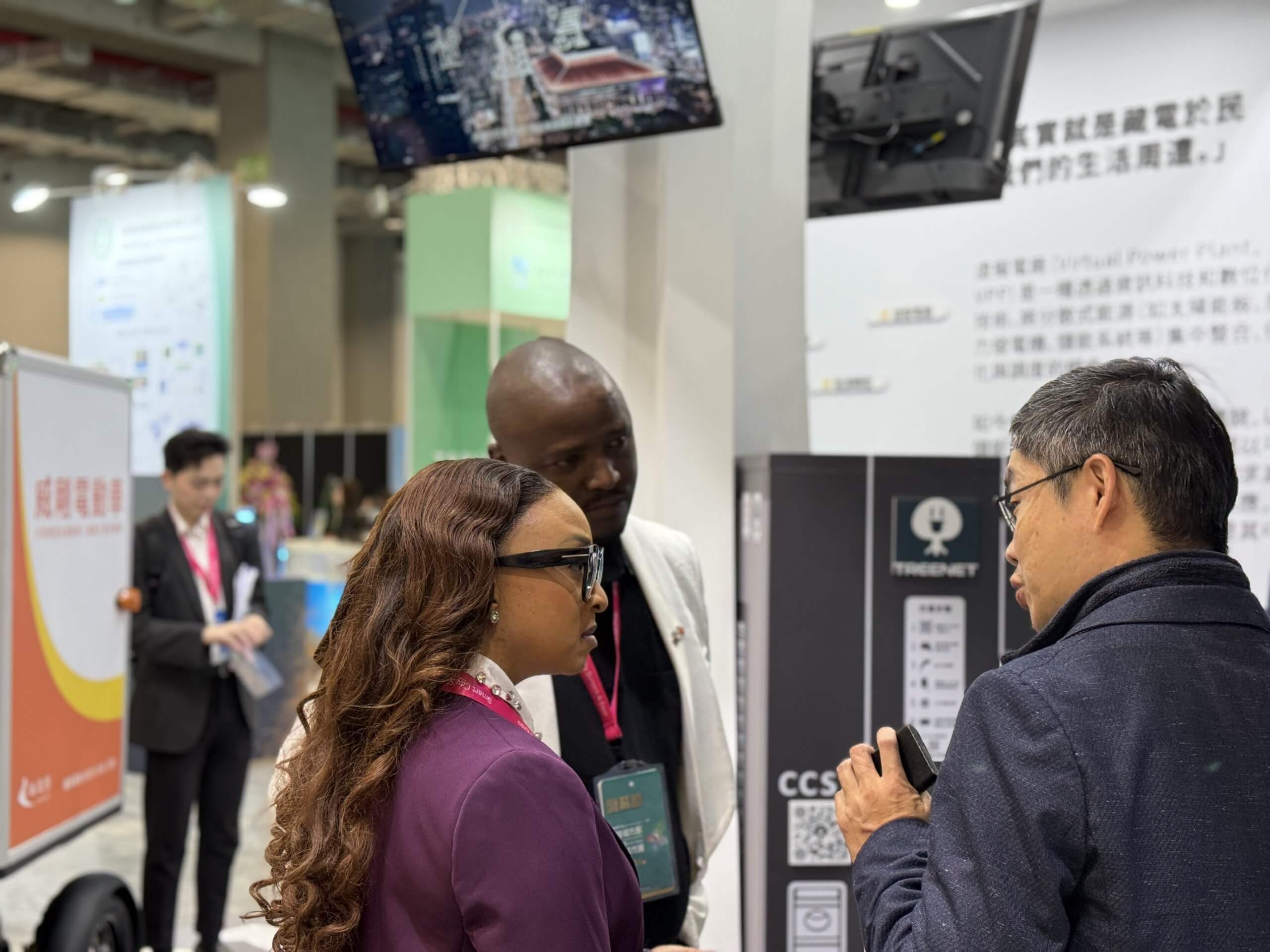 執行長解說內容 安瑟樂威智慧城市展照片